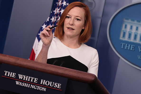 La secrétaire de presse de la Maison Blanche, Jen Psaki, s'adresse aux journalistes lors de la conférence de presse quotidienne à la Maison Blanche, le 06 décembre 2021 à Washington, DC. Mme Psaki a annoncé que les États-Unis n'enverront aucun représentant du gouvernement aux Jeux olympiques d'hiver de 2022 à Pékin en raison des violations des droits de l'homme commises par la Chine dans la région du Xinjiang.
(Photo : Chip Somodevilla/Getty Images)