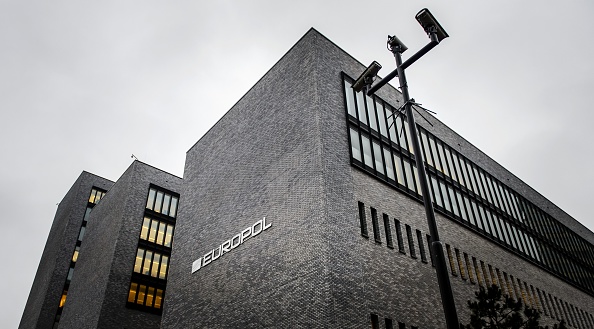 L'agence européenne de police Europol, établie à La Haye, aux Pays-Bas, assiste et soutient les 27 pays de l'UE dans la lutte contre la criminalité organisée et les réseaux terroristes. (Photo : REMKO DE WAAL/ANP/AFP via Getty Images)