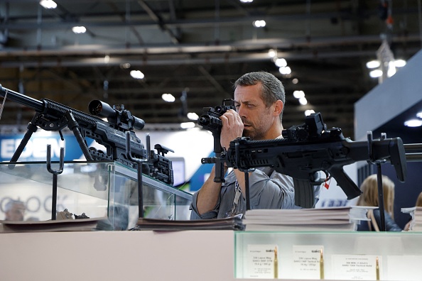 22e salon mondial de la sécurité intérieure des États (MILIPOL) à Villepinte, au nord de Paris, le 21 octobre 2021  (LUDOVIC MARIN/AFP via Getty Images)