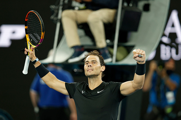 -Rafael Nadal d'Espagne réagit après avoir remporté son match contre Maxime Cressy des États-Unis lors de la septième journée à Melbourne Park le 9 janvier 2022, Australie. Photo de Darrian Traynor/Getty Images.