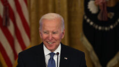 « Quel stupide fils de p***e » : Joe Biden insulte un journaliste de Fox News