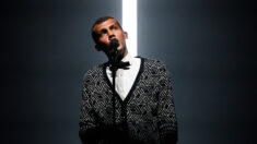 Stromae répond à un interview sur TF1 en chantant un titre de son nouvel album