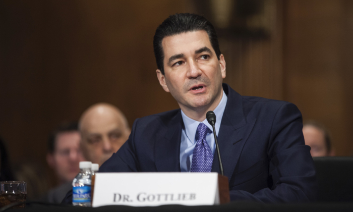 Scott Gottlieb témoigne lors d'une audience de la commission sénatoriale de la santé, de l'éducation, du travail et des pensions au Capitole à Washington, le 5 avril 2017. (Zach Gibson/Getty Images)