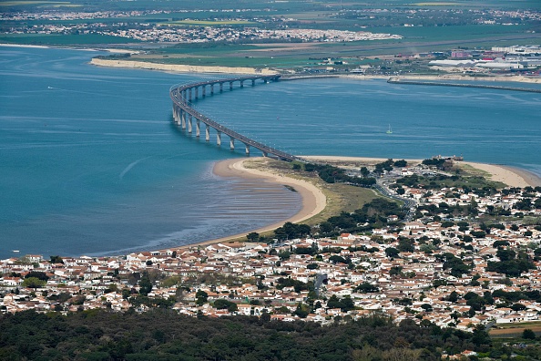 Le pont de l'île de Ré, qui relie La Rochelle à l'île de Ré (XAVIER LEOTY/AFP via Getty Images)