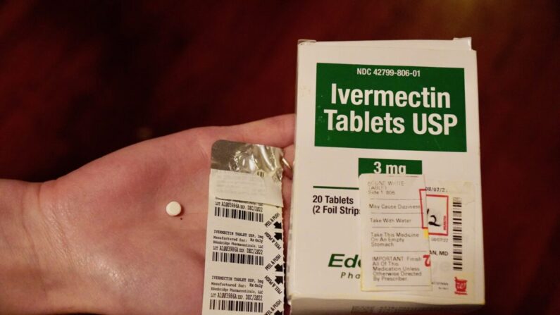 L'ivermectine commercialisée pour l'usage humain est largement prescrite depuis des décennies pour une série de maladies, notamment pour le traitement des poux, des parasites et des virus. (Natasha Holt/The Epoch Times)