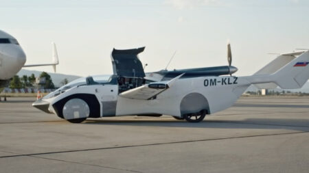 Premier feu vert pour la voiture volante AirCar qui obtient un certificat de navigabilité