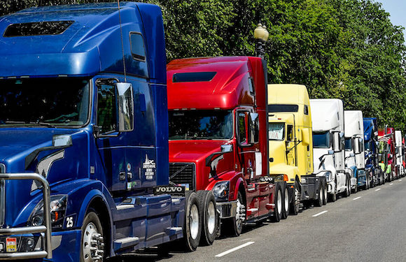 Manifestation de camionneurs à Washington, DC. (Photo : OLIVIER DOULIERY/AFP via Getty Images)