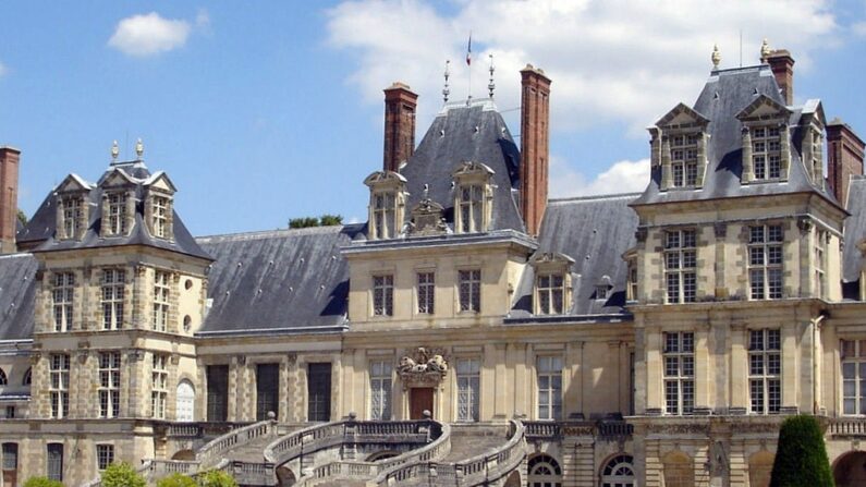 L'escalier en fer-à-cheval du château de Fontainebleau. (Crédit : Carolus)