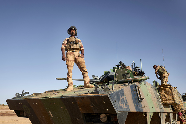 L’armée française dans le cadre de l’opération Barkhane dans le nord du Burkina Faso le 12 novembre 2019. Photo MICHELE CATTANI / AFP via Getty Images.