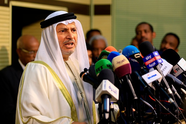 Le ministre d'État aux affaires étrangères des Émirats arabes unis, Anwar Gargash, s'exprime lors d'une conférence de presse à Khartoum, la capitale du Soudan, le 14 janvier 2020. (Photo : ASHRAF SHAZLY/AFP via Getty Images)