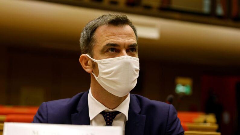 Le ministre français de la Santé Olivier Veran, pendant son audition devant la commission d'enquête du Sénat français sur l'épidémie de Covid-19, au Sénat à Paris, le 24 septembre 2020. (THOMAS SAMSON/AFP via Getty Images)