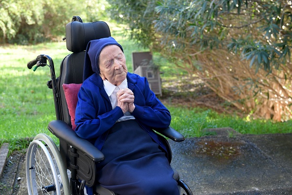 Sœur André, Lucile Randon dans l'état civil, doyenne des citoyens français et européens (NICOLAS TUCAT/AFP via Getty Images)