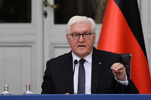 -Le président allemand Frank-Walter Steinmeier participe à une conférence de presse des chefs d'État le 15 septembre 2021 à Rome. Photo de Filippo MONTEFORTE / AFP via Getty Images.