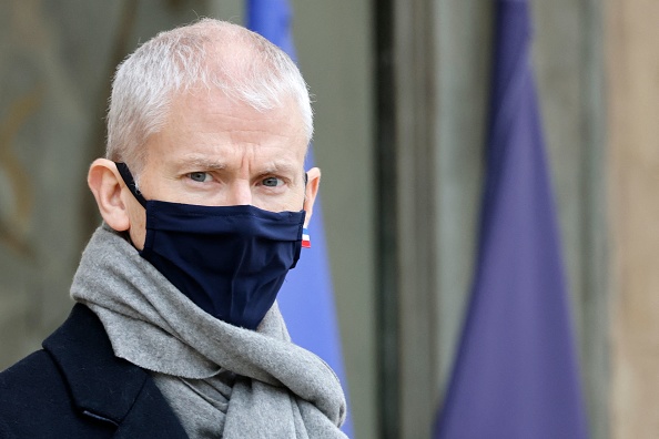 -Le ministre français du Commerce extérieur Franck Riester quitte la réunion hebdomadaire du cabinet à l'Elysée à Paris le 26 janvier 2022. Photo de Ludovic MARIN / AFP via Getty Images.