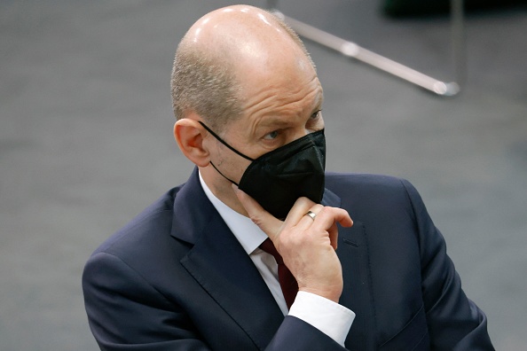 Le chancelier allemand Olaf Scholz assiste à l'assemblée de la Convention fédérale le 13 février 2022 au bâtiment parlementaire à Berlin.(Photo : MICHELE TANTUSSI/POOL/AFP via Getty Images)