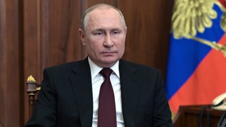 Guerre en Ukraine : Vladimir Poutine annonce mettre en alerte la « force de dissuasion » nucléaire russe