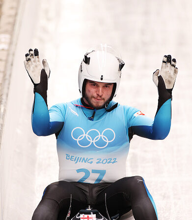 -Saba Kumaritashvili de l'équipe de Géorgie glisse à la luge en simple messieurs lors de la première journée des Jeux Olympiques d'hiver de Pékin 2022, le 05 février 2022 à Yanqing, Chine. Photo par Adam Pretty/Getty Images.