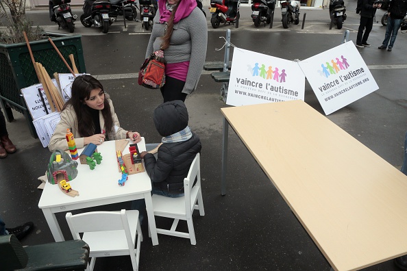 Manifestation de sensibilisation à l'autisme (JACQUES DEMARTHON/AFP via Getty Images)