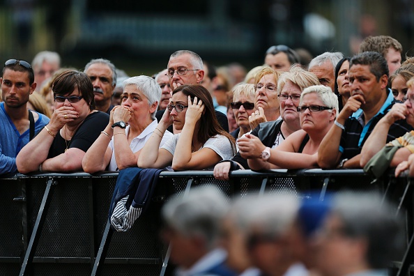 Les familles et paroissiens veulent "comprendre, à travers le procès, comment des jeunes tout juste sortis de l'adolescence en sont arrivés à commettre de telles horreurs". (Photo CHARLY TRIBALLEAU/AFP via Getty Images)