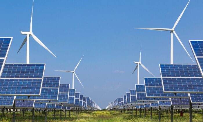 Un réseau de panneaux solaires et d'éoliennes (Soonthorn/Adobe Stock)