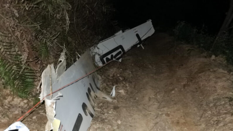 L'épave de l'avion de ligne de China Eastern Airlines qui s'est écrasé sur le flanc d'une montagne dans la ville de Wuzhou, le 21 mars 2022. (STR/AFP via Getty Images)