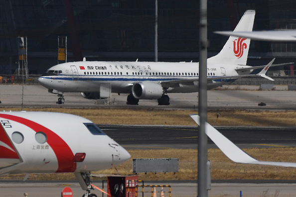 -Un Boeing 737 MAX 8 d'Air China après son immobilisation au sol à l'aéroport de Beijing à Pékin. Photo GREG BAKER/AFP via Getty Images.