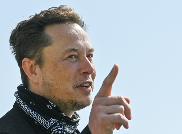 L'entrepreneur et magnat des affaires américain Elon Musk, le 13 août 2021 à Gruenheide près de Berlin, dans l'est de l'Allemagne. (PATRICK PLEUL/POOL/AFP via Getty Images)