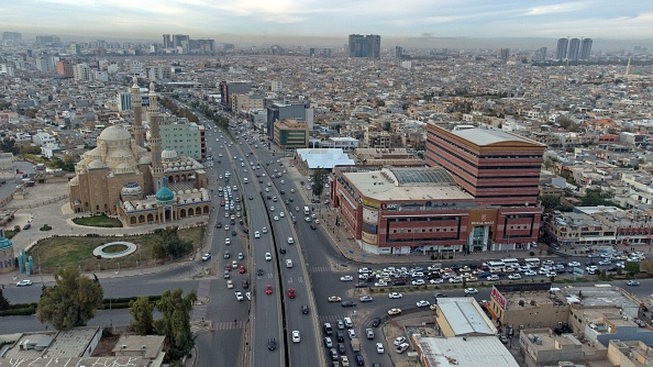 -Une vue aérienne de la ville d’Arbil, la capitale de la région kurde autonome du nord de l'Irak, le 13 décembre 2021. Photo de SAFIN HAMED/AFP via Getty Images.