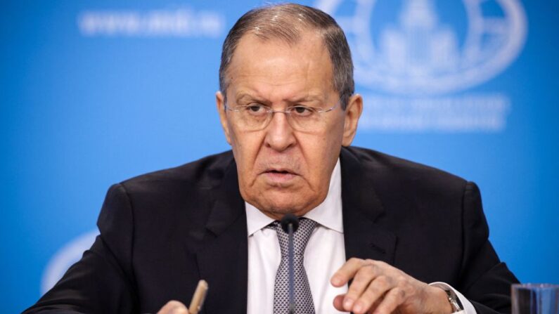 Le ministre russe des Affaires étrangères Sergueï Lavrov lors de sa conférence de presse annuelle sur la diplomatie russe, le 14 janvier 2022, Moscou. (Photo par DIMITAR DILKOFF/AFP via Getty Images)