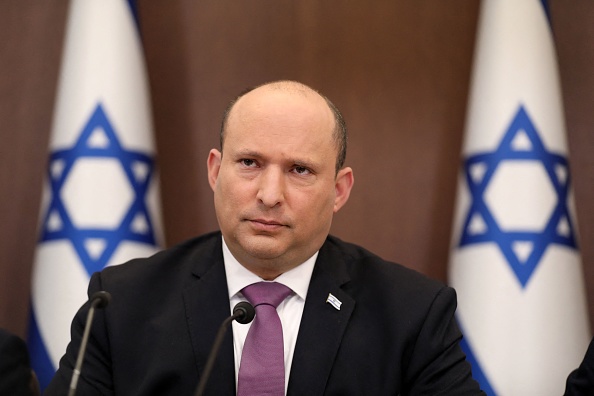 Le Premier ministre israélien Naftali Bennett a lancé samedi une médiation dans le conflit entre la Russie et l'Ukraine, le 27 février 2022. Photo par ABIR SULTAN/POOL/AFP via Getty Images.