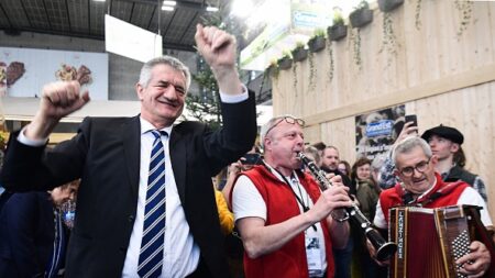 Vidéo : le paquito de Jean Lassalle au Salon de l’Agriculture fait sensation