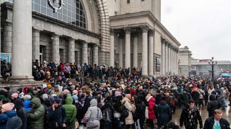 Ukraine: Zelensky craint une attaque contre Odessa, évacuation en vue de civils à Marioupol