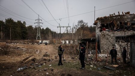 Ukraine : frappe russe contre une base près de la frontière polonaise, affirme Kiev