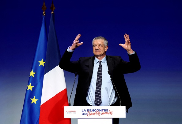 Le candidat à la présidence française Jean Lassalle prononce un discours lors de l'audition des candidats à la présidence par l'association des maires de France à Montrouge, au sud de Paris, le 15 mars 2022. (THOMAS COEX/AFP via Getty Images)