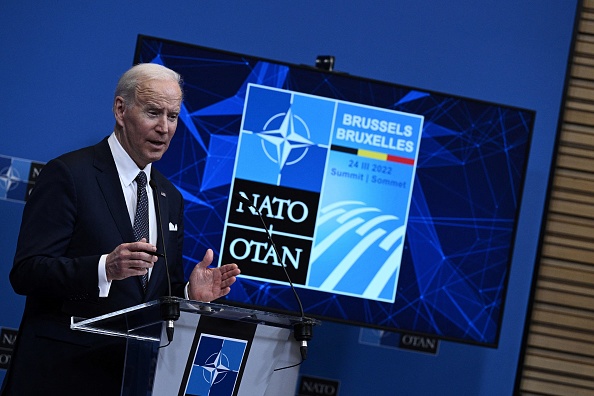 Le président américain Joe Biden s'adresse aux représentants des médias lors d'une conférence de presse au siège de l'OTAN à Bruxelles le 24 mars 2022. Photo de Brendan SMIALOWSKI / AFP via Getty Images.