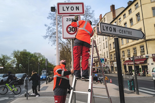 La ville de Lyon passe à la vitesse de 30km/h. (Photo : OLIVIER CHASSIGNOLE/AFP via Getty Images)