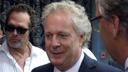 Jean Charest, candidat à la direction du Parti conservateur, « très fier » de son travail auprès de Huawei dans l’affaire Meng Wanzhou