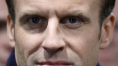 Photos d’Emmanuel Macron en tenue décontractée : « Rien n’est laissé au hasard »