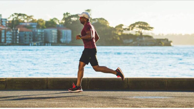 Si vous vous fixez un moment pour faire quelque chose et que vous vous y tenez, comme faire du jogging le matin, vous aurez plus de facilité à conserver cette habitude. (Chander/Unsplash)