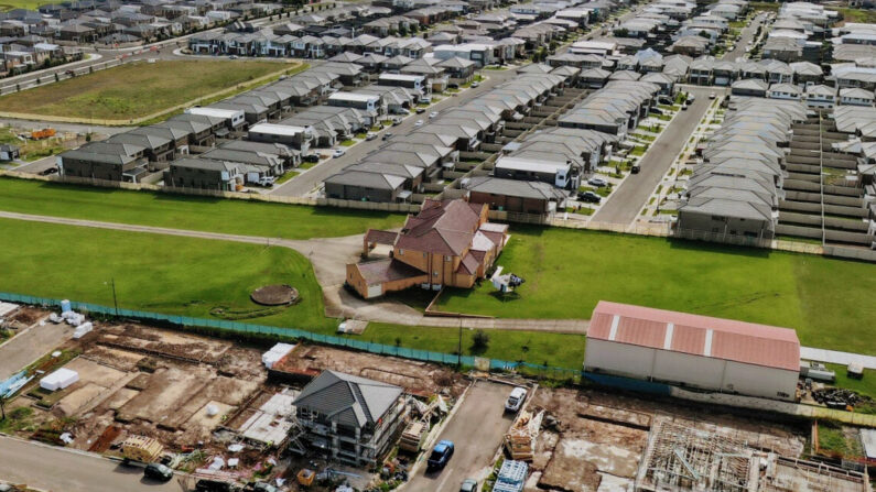 La maison de cette famille australienne et son grand terrain vert sont maintenant entourés de centaines de maisons neuves. (Capture d'écran/Google Maps)