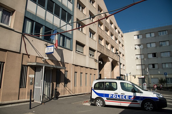 commissariat de Champigny-sur-Marne, au sud-est de Paris.  (BERTRAND GUAY/AFP via Getty Images)