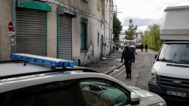 (Illustration) Cordon de police à Noisy-le-sec. (Photo par GEOFFROY VAN DER HASSELT/AFP via Getty Images)