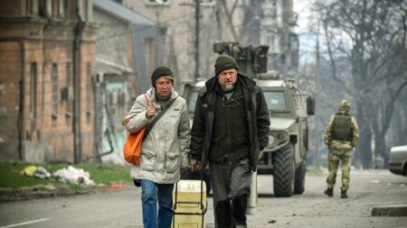 Marioupol: Moscou annonce un cessez-le-feu lundi pour permettre aux civils de quitter Azovstal