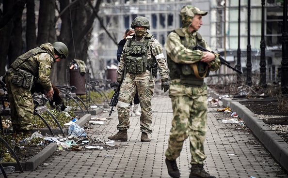 - Marioupol le 12 avril 2022, les troupes russes intensifient leur campagne pour prendre la ville portuaire stratégique. Photo par Alexandre NEMENOV / AFP via Getty Images.