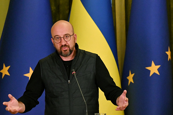 -Le président du Conseil européen Charles Michel lors d'une conférence de presse à Kiev le 20 avril 2022. Photo de Sergei SUPINSKY / AFP via Getty Images.