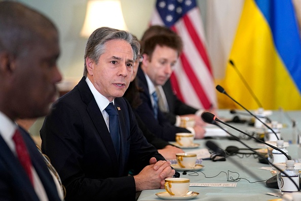 Le secrétaire d'État Antony Blinken, lors de sa rencontre avec le Premier ministre ukrainien Denys Shmyhal au département d'État à Washington, DC, le 22 avril 2022. Photo de Susan Walsh / POOL / AFP via Getty Images.