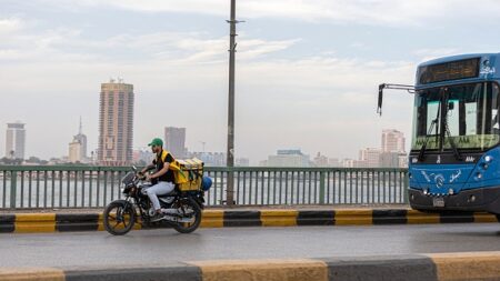 Egypte: livreurs ou employés à domicile, les oubliés de l’économie numérique