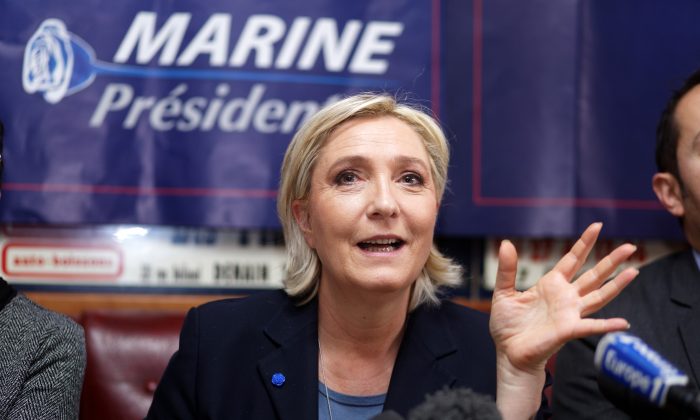 Marine Le Pen assiste à une conférence de presse à Denain près de Lille, en France, le 27 janvier 2017. (Sylvain Lefevre/Getty Images)