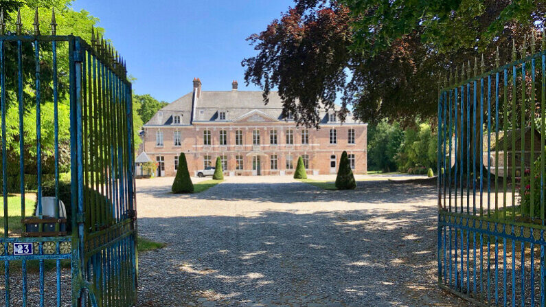 Le château de Yaucourt-Bussus. (Crédit : Antoine Fleitz)