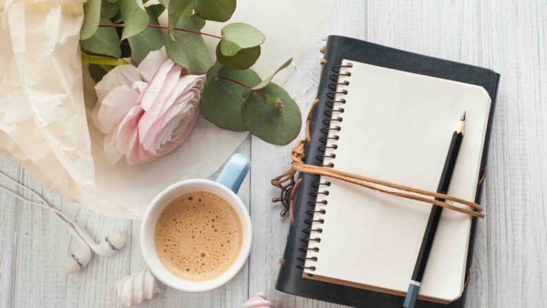 La pleine conscience est un outil puissant pour changer notre approche mentale, une technique consiste à tenir un journal de gratitude. (Irina Bort/Shutterstock)